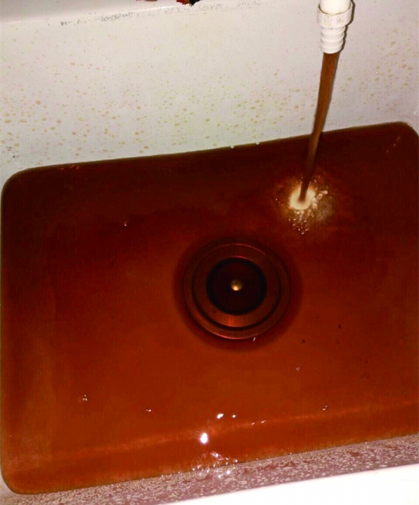 自來水管道出水發紅